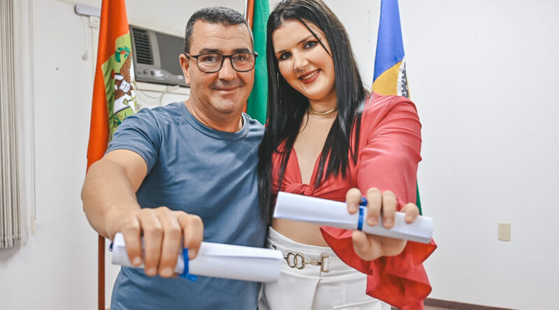 Arquimedes Ritta Pinto e Lara Lemos Pinto, formandos Qualifica Biguaçu